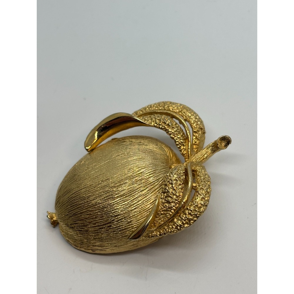 Brooch Gold Tone Apple Fruit Statement Vintage Sarah Coventry  Heavy Piece‎